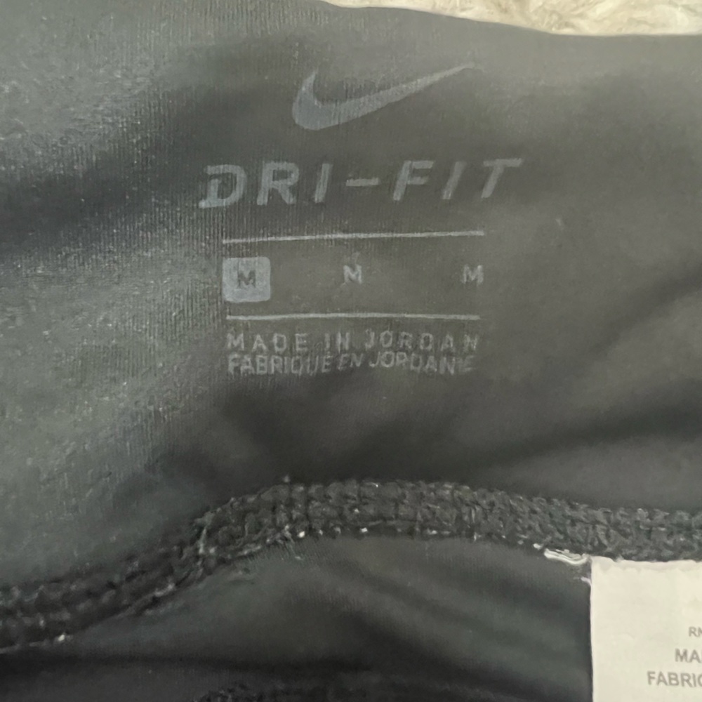Woman’s Nike drifit tights - Picture 2 of 3
